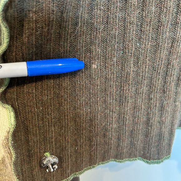 Vintage Abercrombie & Fitch Brown and Green Poncho Boho Sweater - Picture 5 of 9